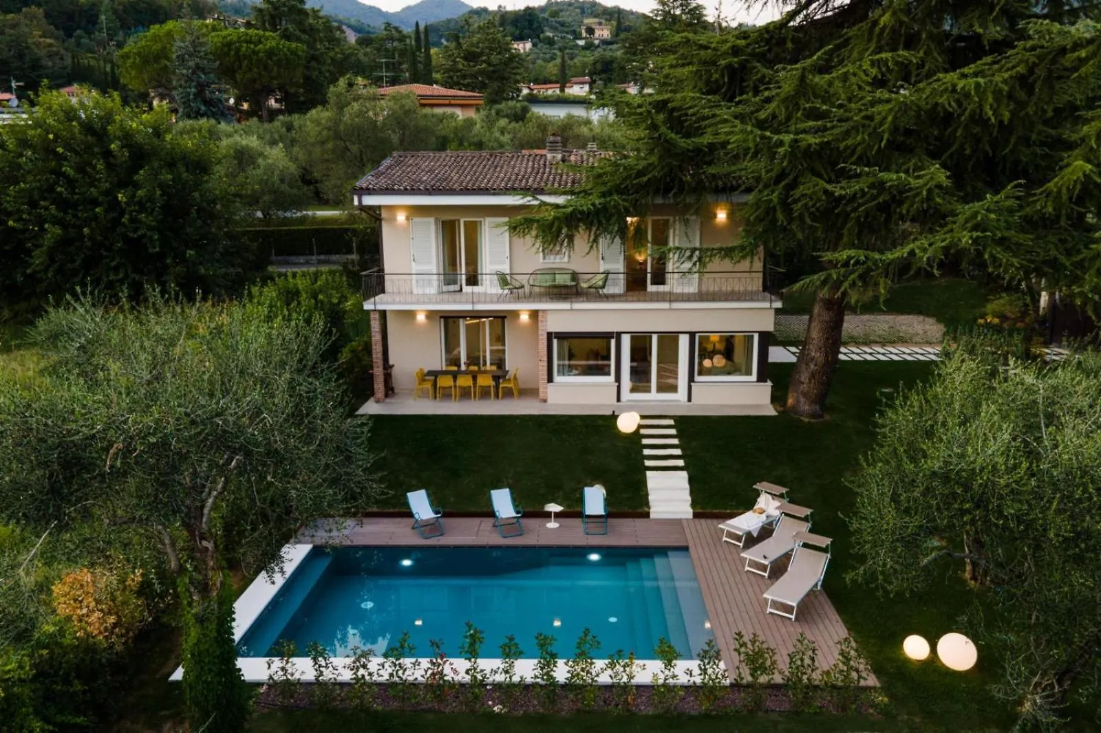 Villa Dei Lauri - Villa Vista Lago Con Piscina 萨罗 0*,